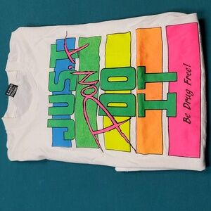 CUSTOM GRAPHIC TEE DRUGS